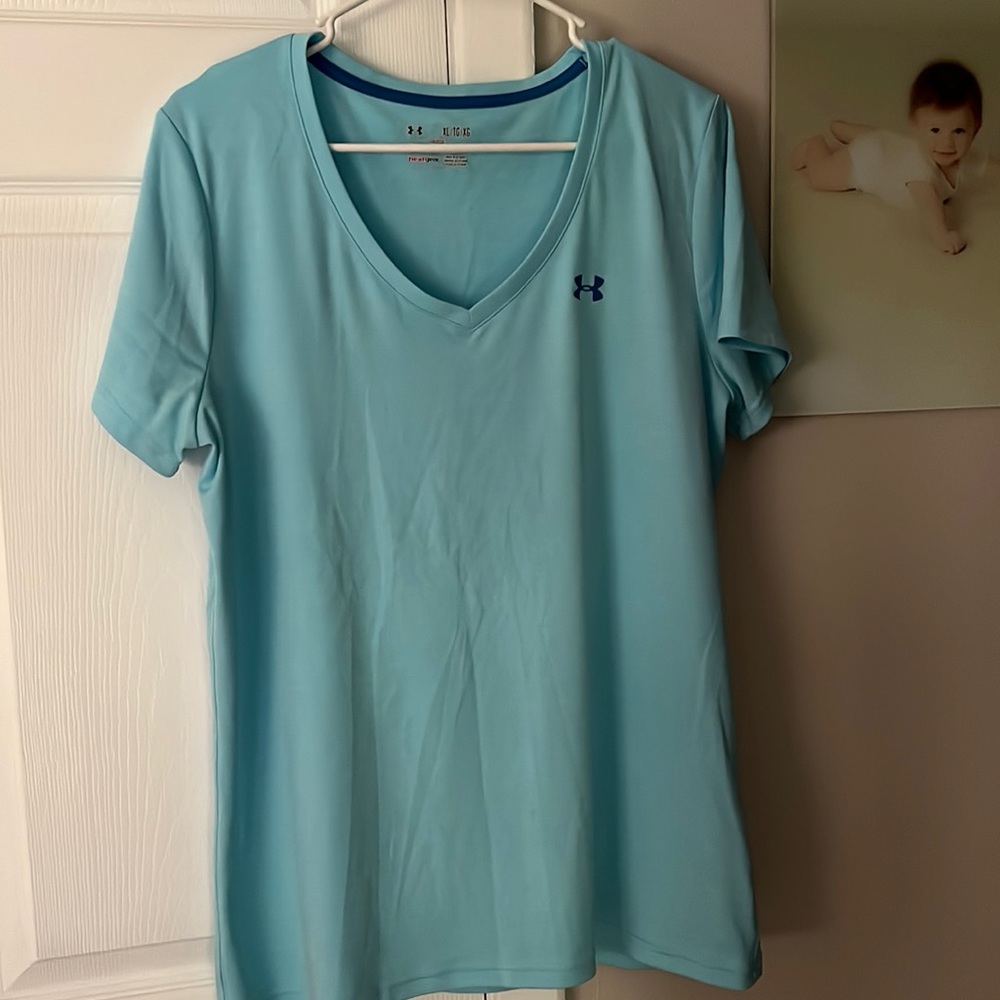 Women’s under armour tee shirt